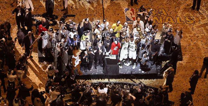 NBA编年史(2002-03):姚明来了! <a href=/lanqiu360/spurs/ target=_blank class=infotextkey>马刺</a>复仇<a href=/lanqiu360/lakers/ target=_blank class=infotextkey>湖人</a>