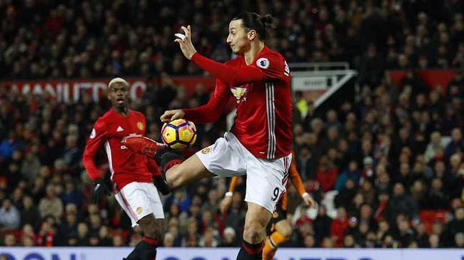 目前的伊布效力于<a href=/zuqiu360/acmilan/ target=_blank class=infotextkey>AC米兰</a>，仍然是队内顶级前锋